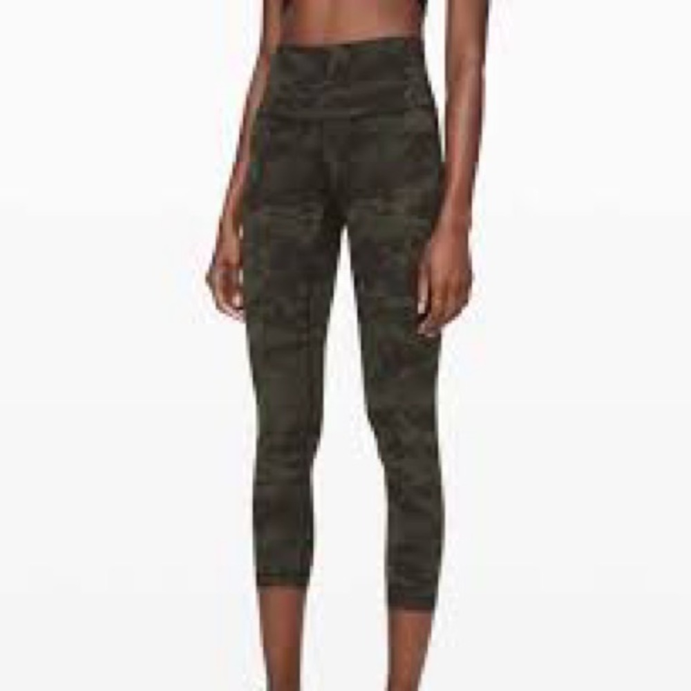 Lululemon women's camo wunder under full on luxe size 4 7/8 25 inch - Picture 2 of 8